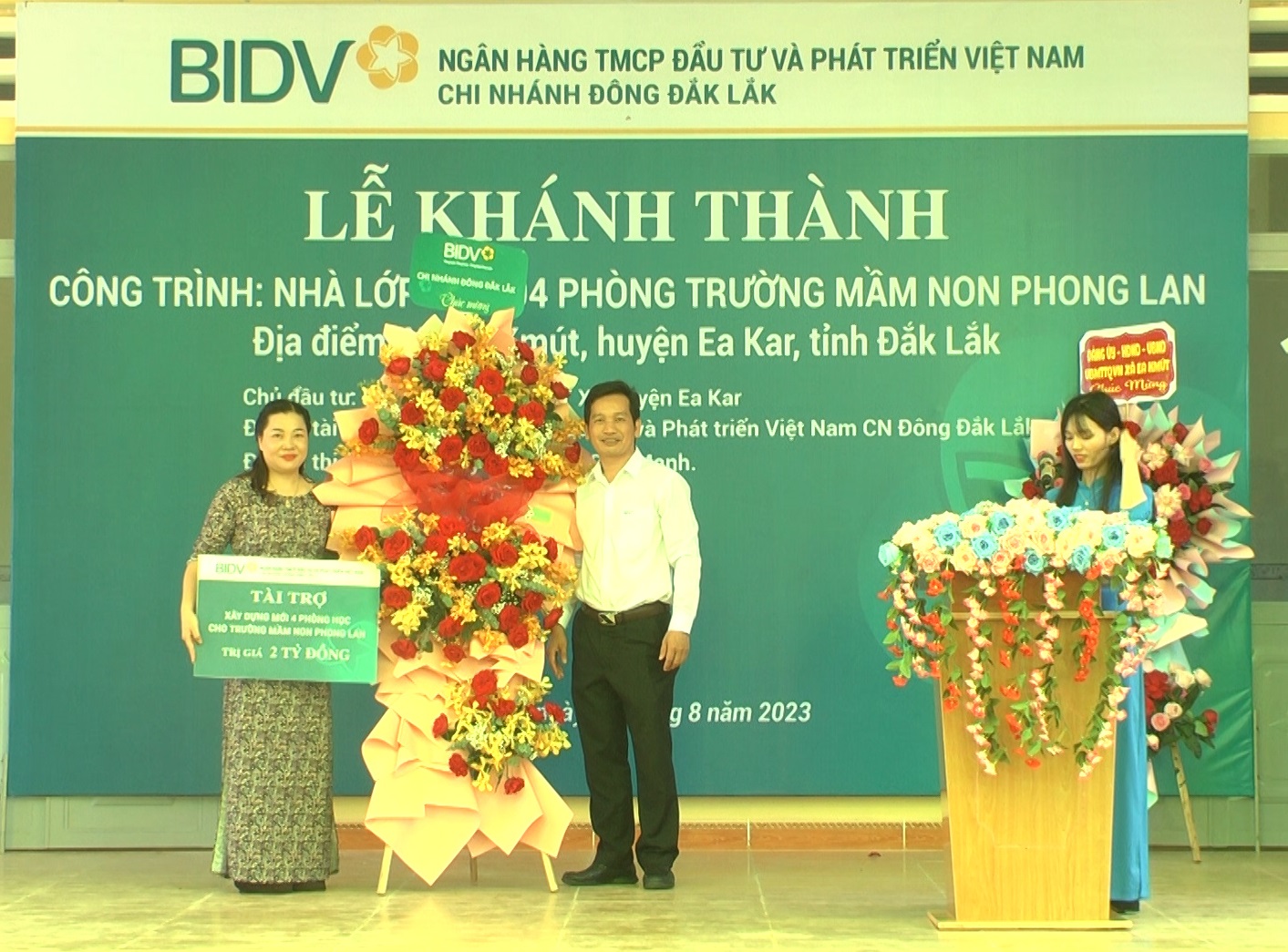 Ngân hàng tặng bảng PL